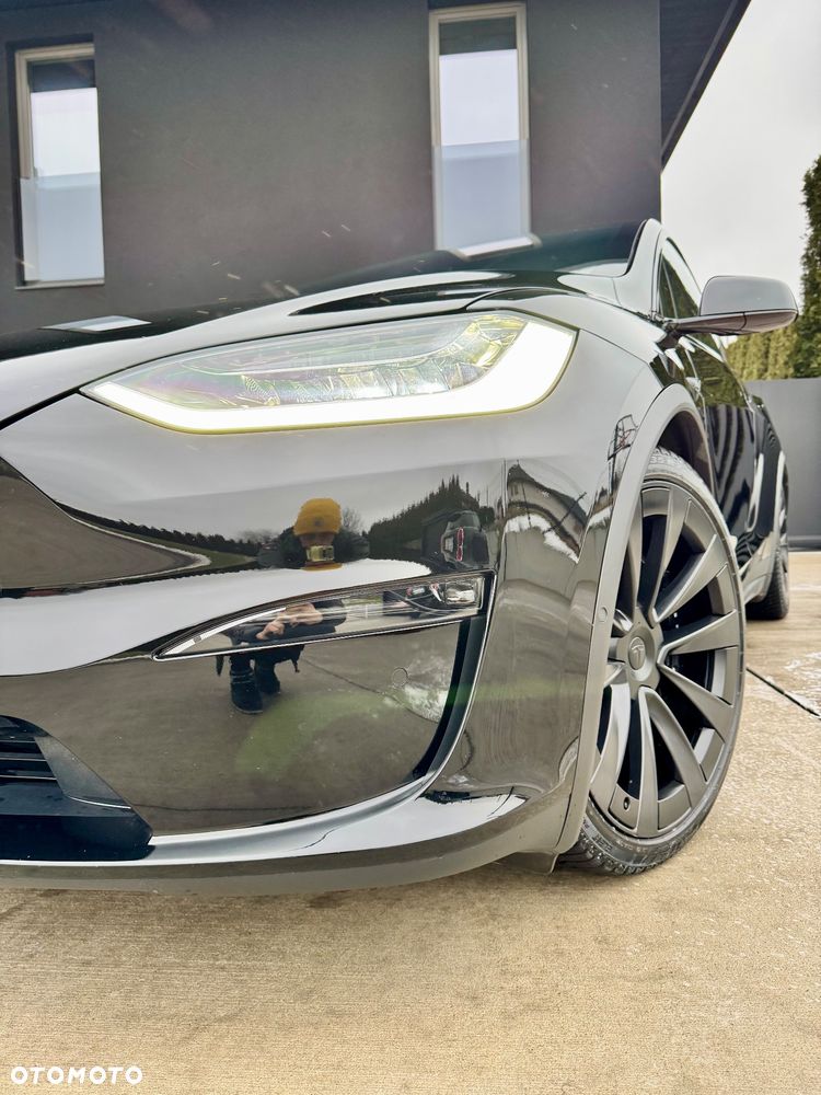 Tesla Model X - 23