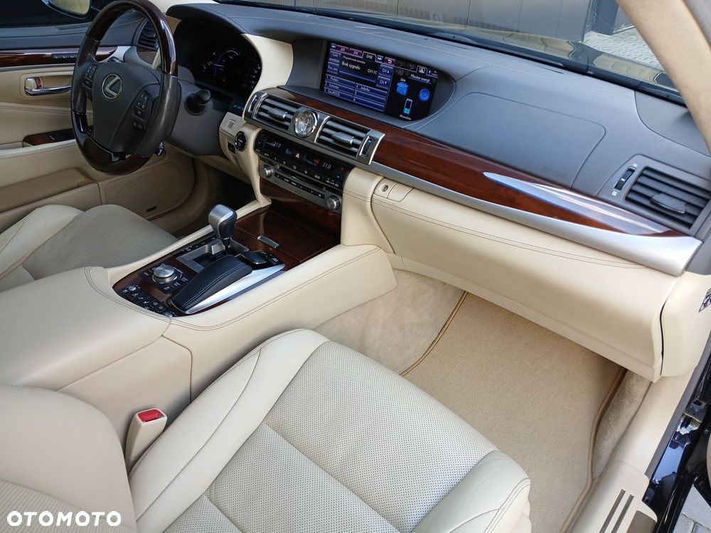 Lexus LS - 32
