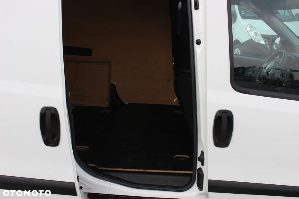 Fiat DOBLO 1.3 multijet 95KM / KLIMA /NAWIGACJA / B.DRZWI/ SERWIS FR/ IDEALNY STAN / - 13