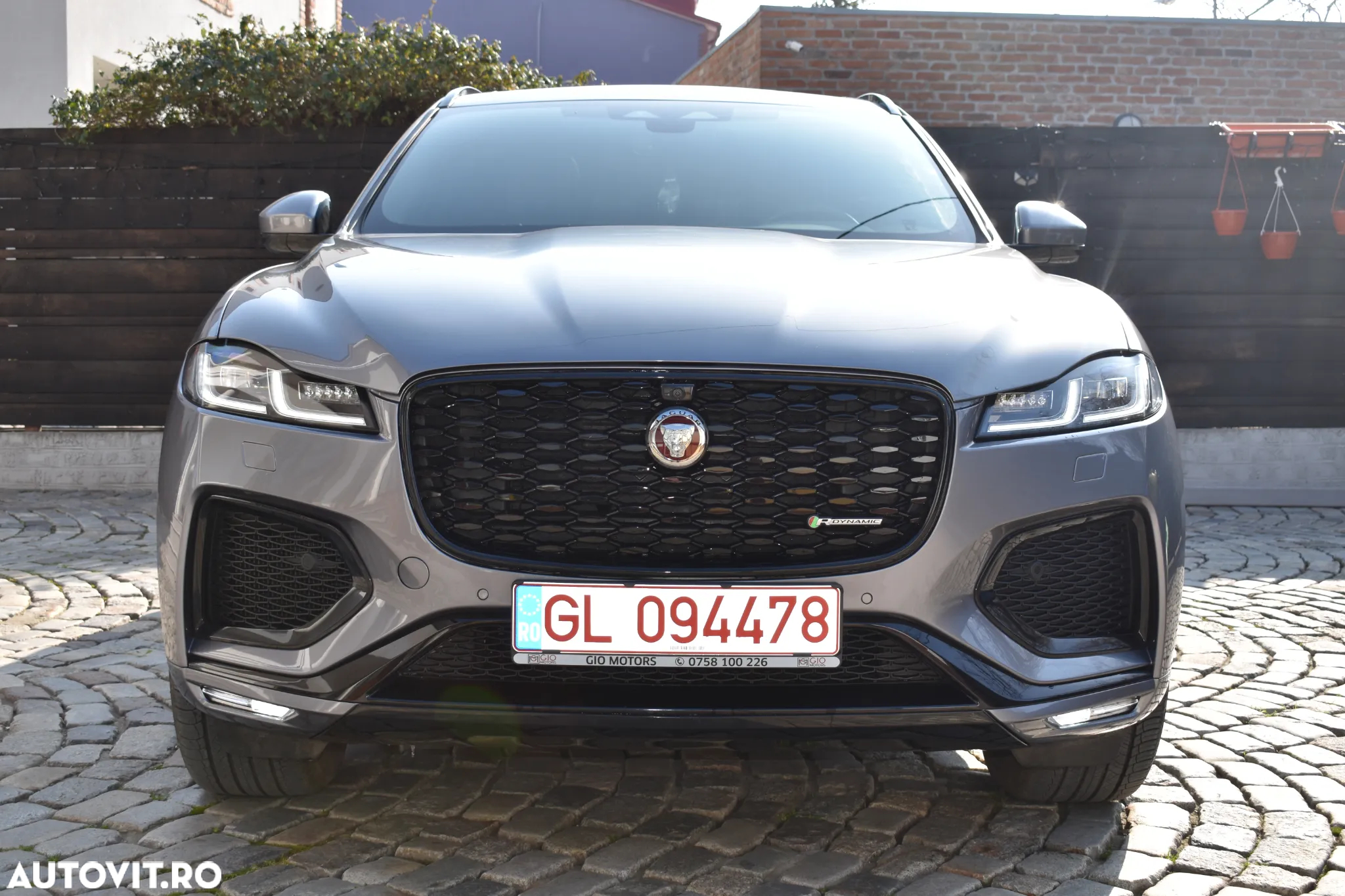 Jaguar F-Pace P400e AWD R-Dynamic SE - 2