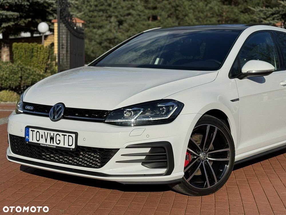 Volkswagen Golf - 6