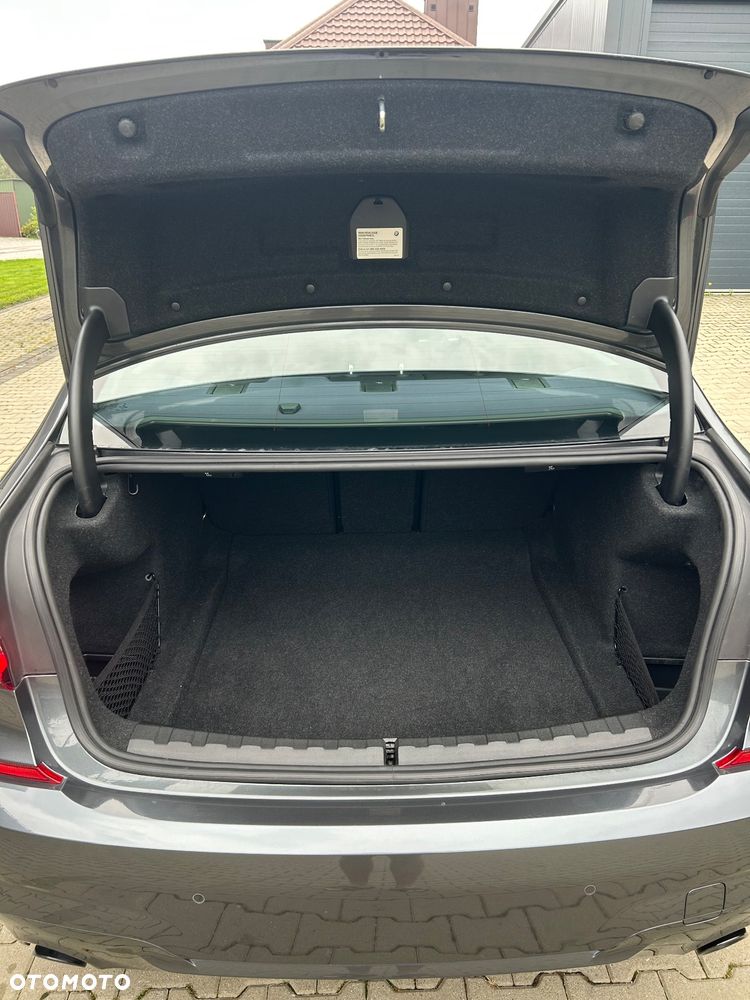 BMW Seria 3 330i - 14