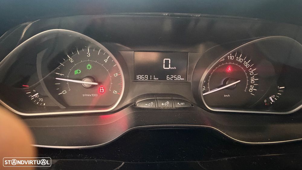Peugeot 208 1.6 BlueHDi Style - 8