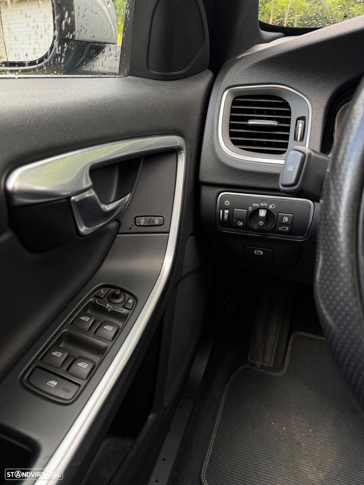 Volvo V60 D6 Twin Engine Geartronic RDesign - 17