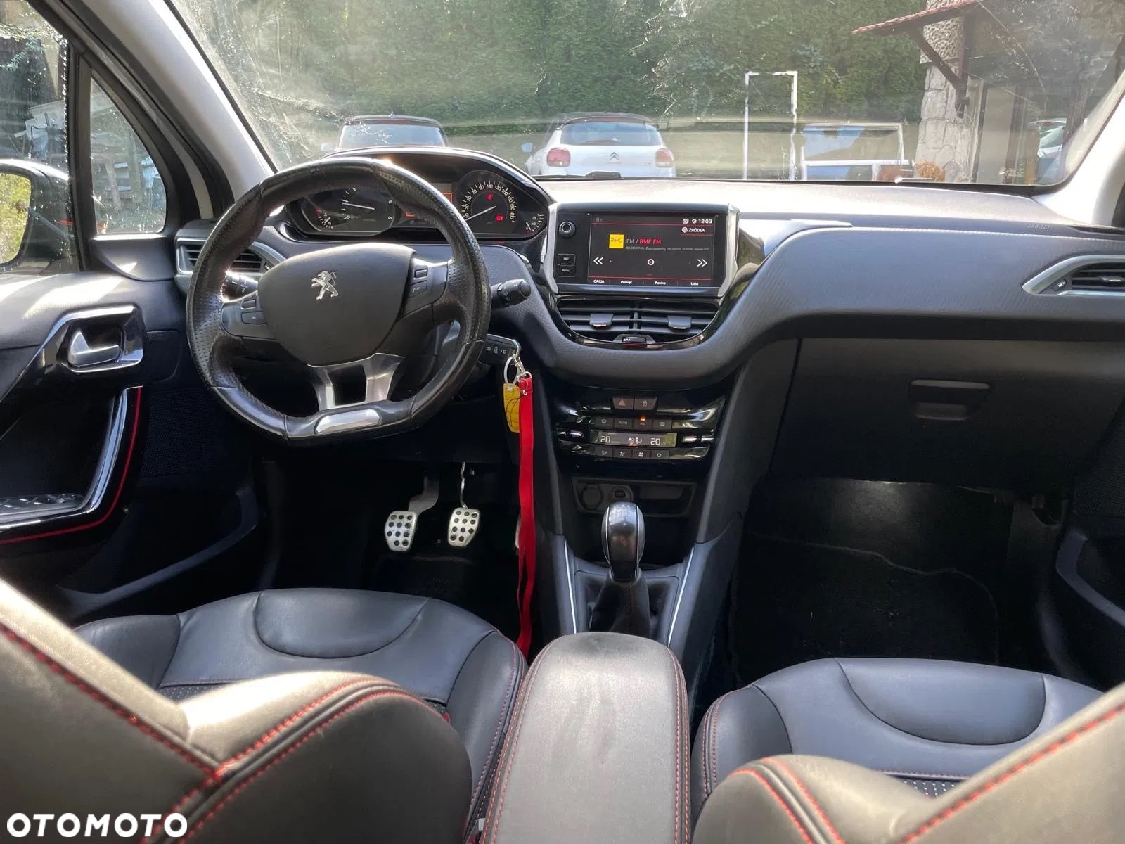 Peugeot 208 - 11