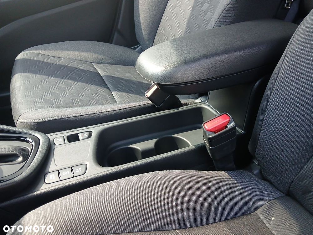 Toyota Yaris Hybrid 1.5 Style - 38
