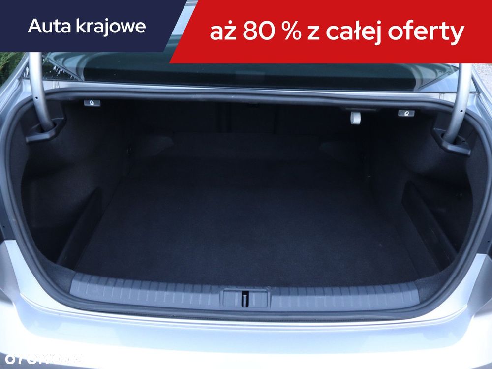 Volkswagen Passat - 16