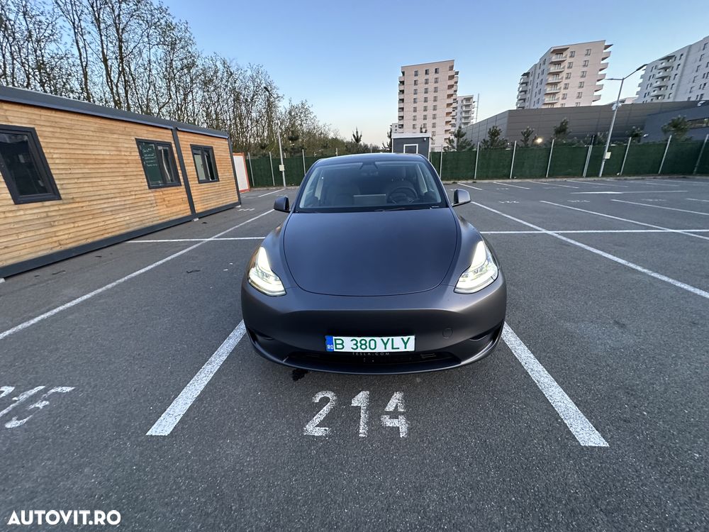 Tesla Model Y - 1