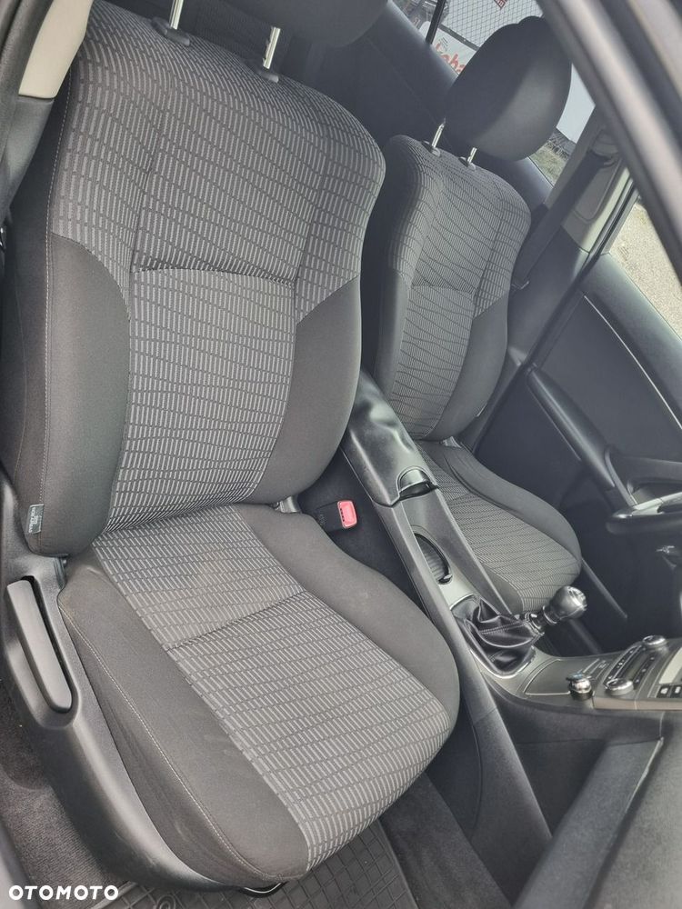 Toyota Avensis - 14