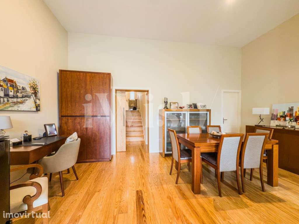 Moradia Renovada com Espaço Exterior, a Escassos Minutos da Boavista - Grande imagem: 4/27