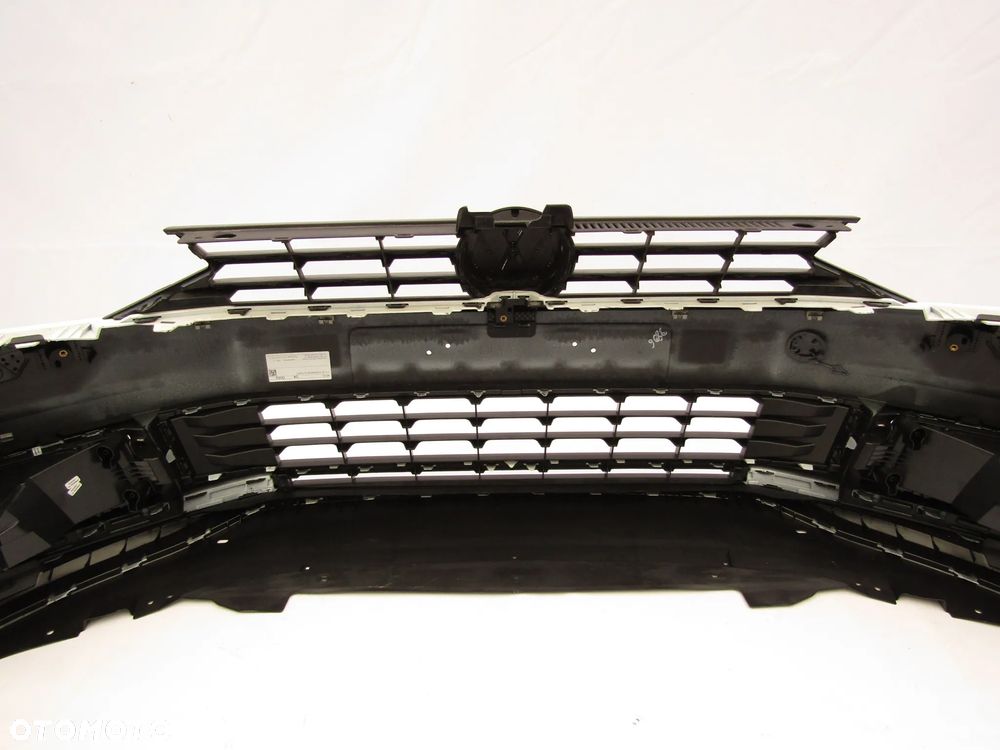 Zderzak przedni VW Touran 15 - 24 Sprysk. Lakier LC9A - 22
