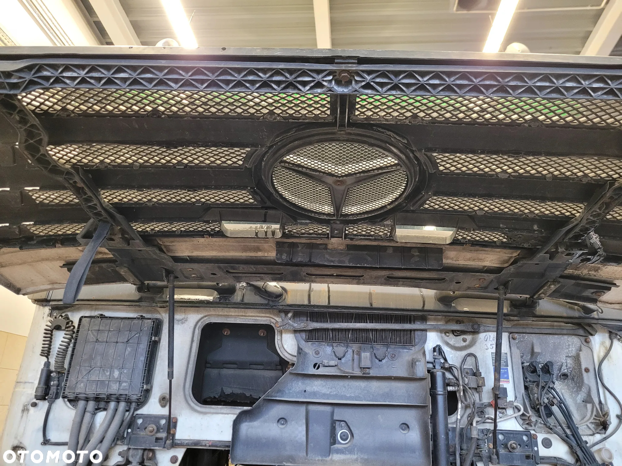 Atrapa Maska Mercedes Actros Mp2 Mp3 A9437500009 - 2