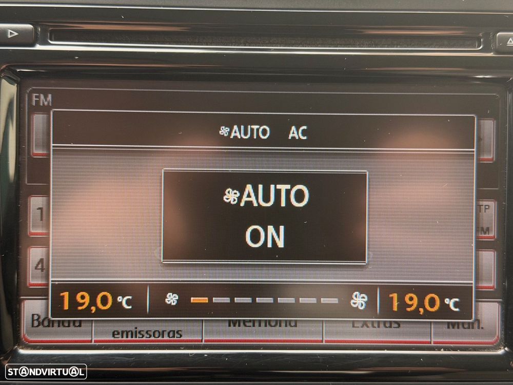 VW Jetta 1.6 TDi Confortline - 31