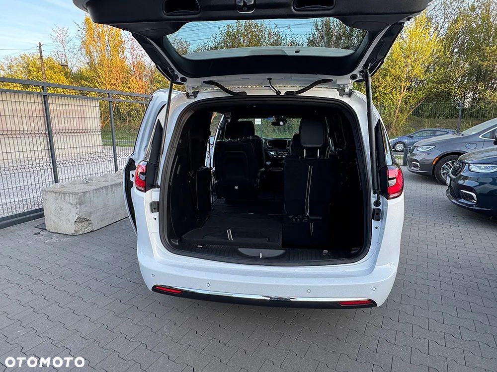 Chrysler Pacifica - 30