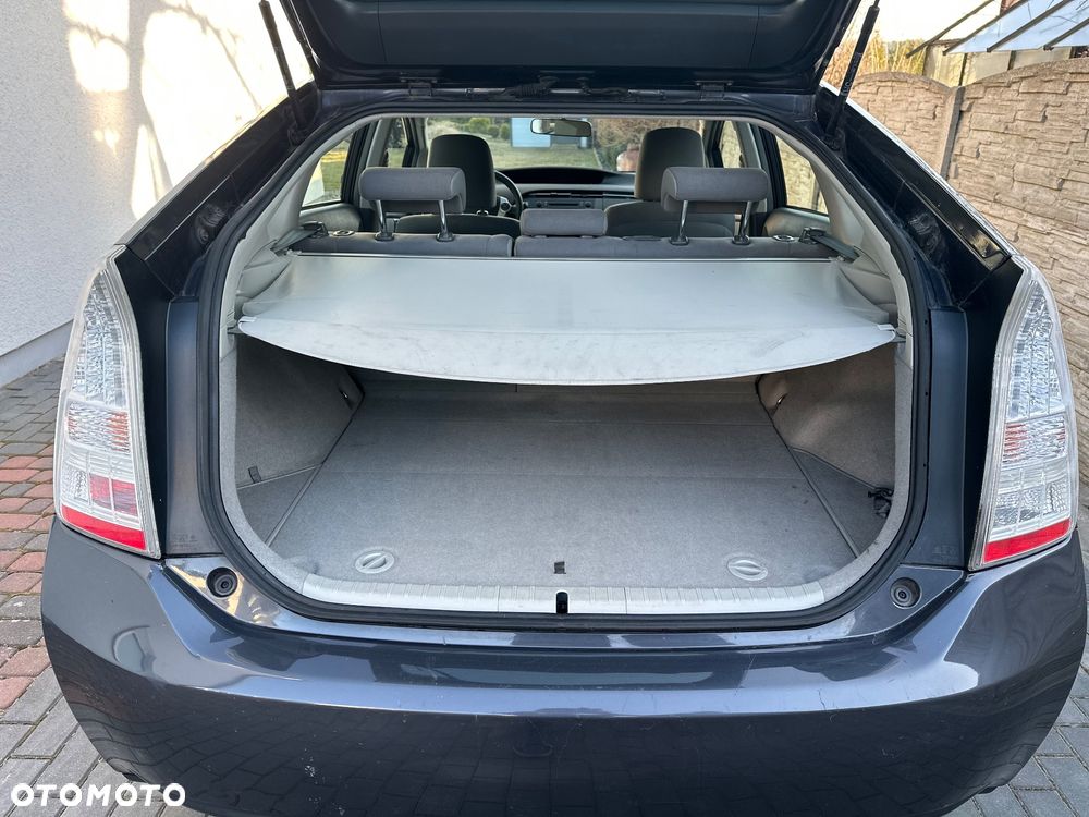 Toyota Prius (Hybrid) Life - 8