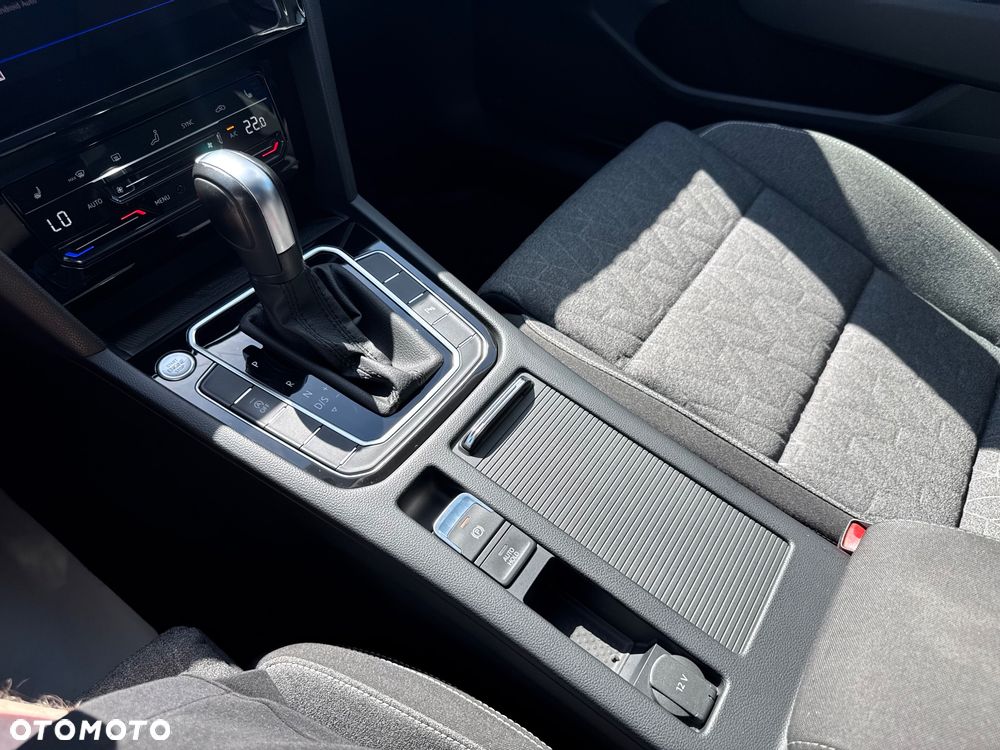 Volkswagen Passat - 32