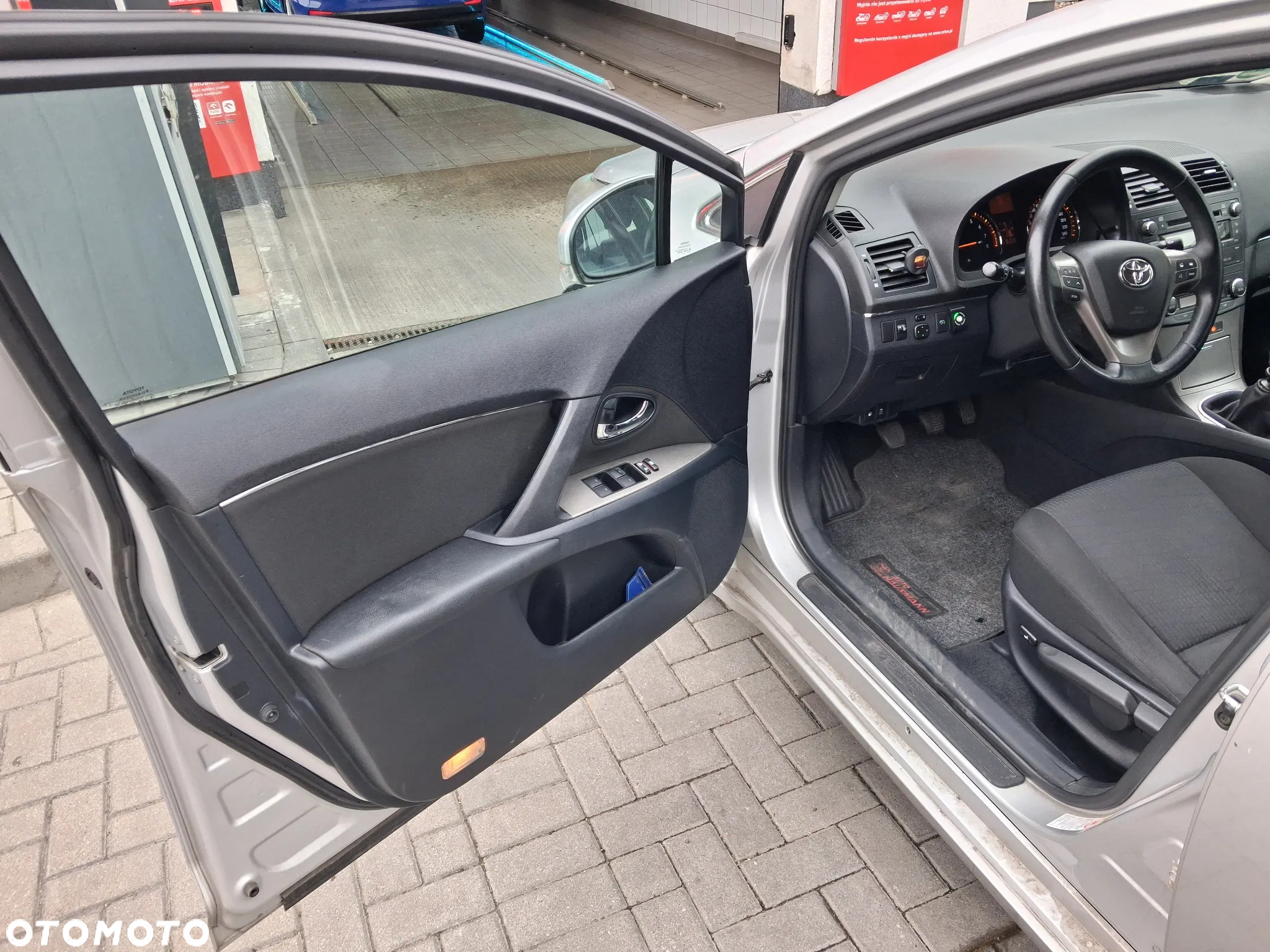 Toyota Avensis 1.8 Luna - 8