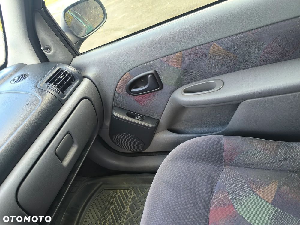 Renault Clio 1.2i RT - 9