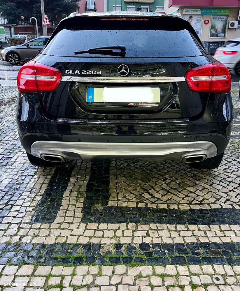 Mercedes-Benz GLA 220 d 7G-DCT Urban - 4