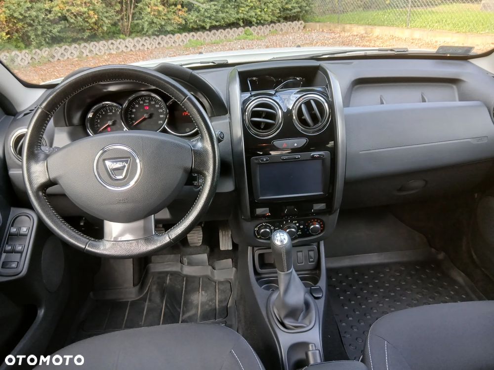 Dacia Duster 1.6 SCe Blackshadow S&S - 11