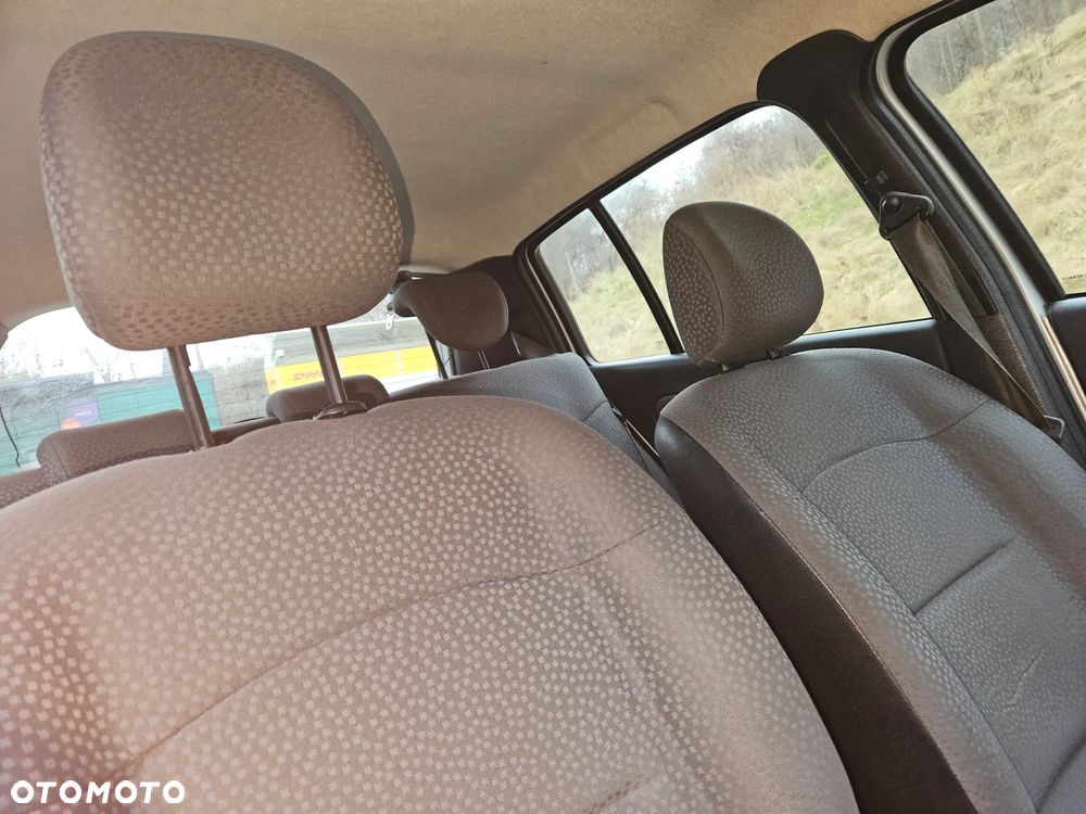 Renault Clio 1.5 dCi Campus - 8