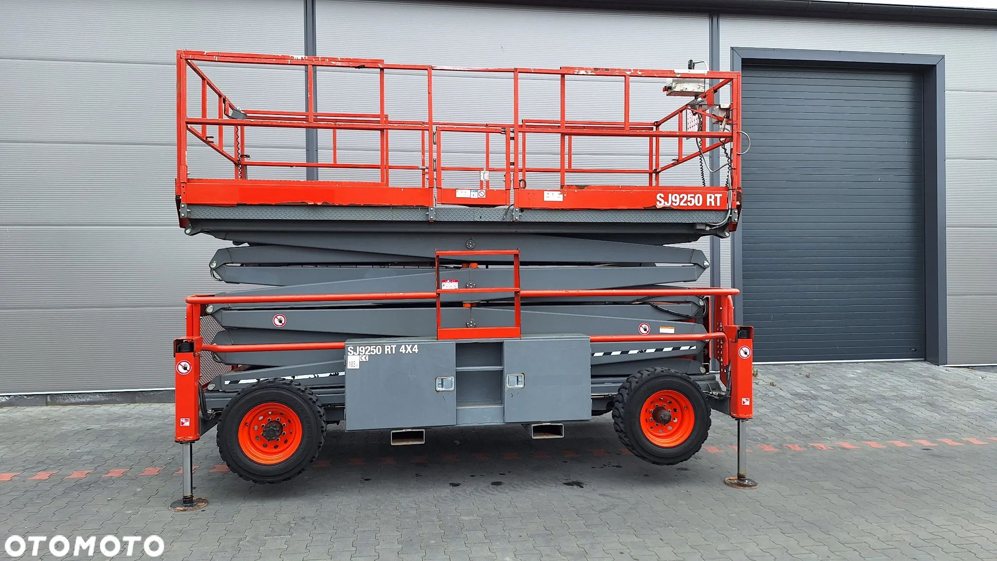 Skyjack SJ9250 Podest Podnośnik Nożycowy Terenowy Spalinowy 4x4 - 1
