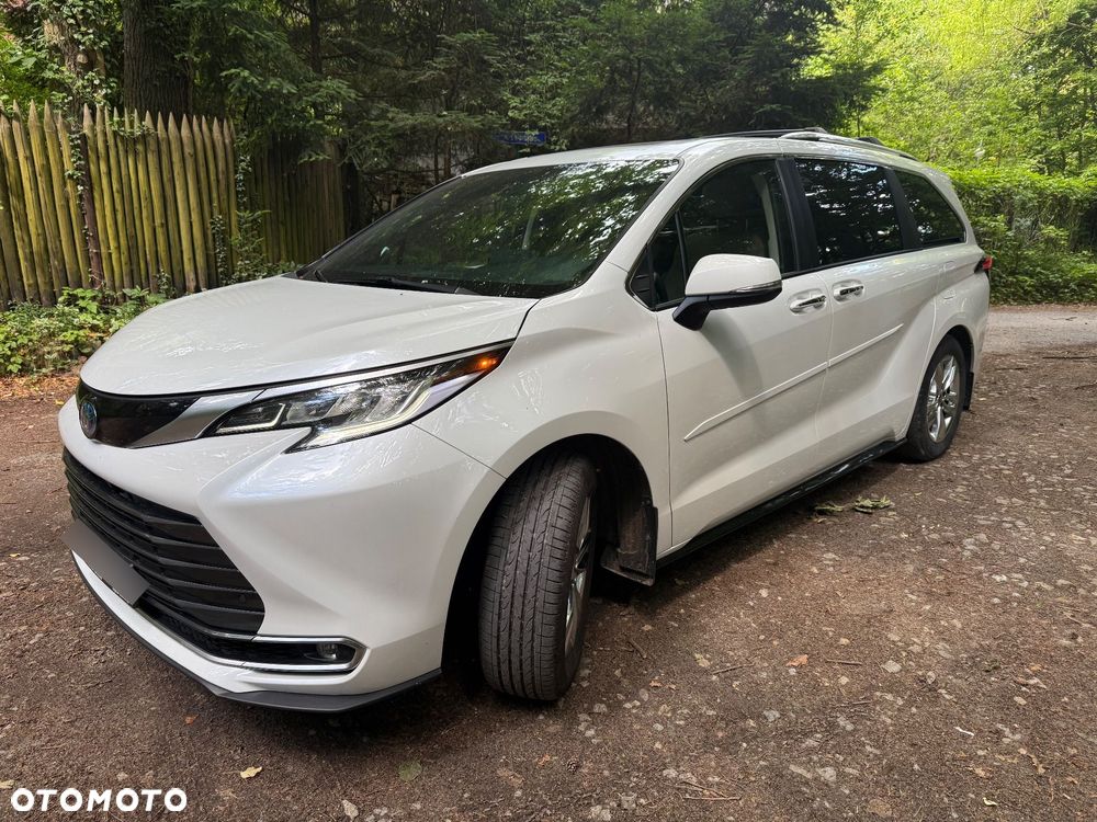 Toyota Sienna - 2