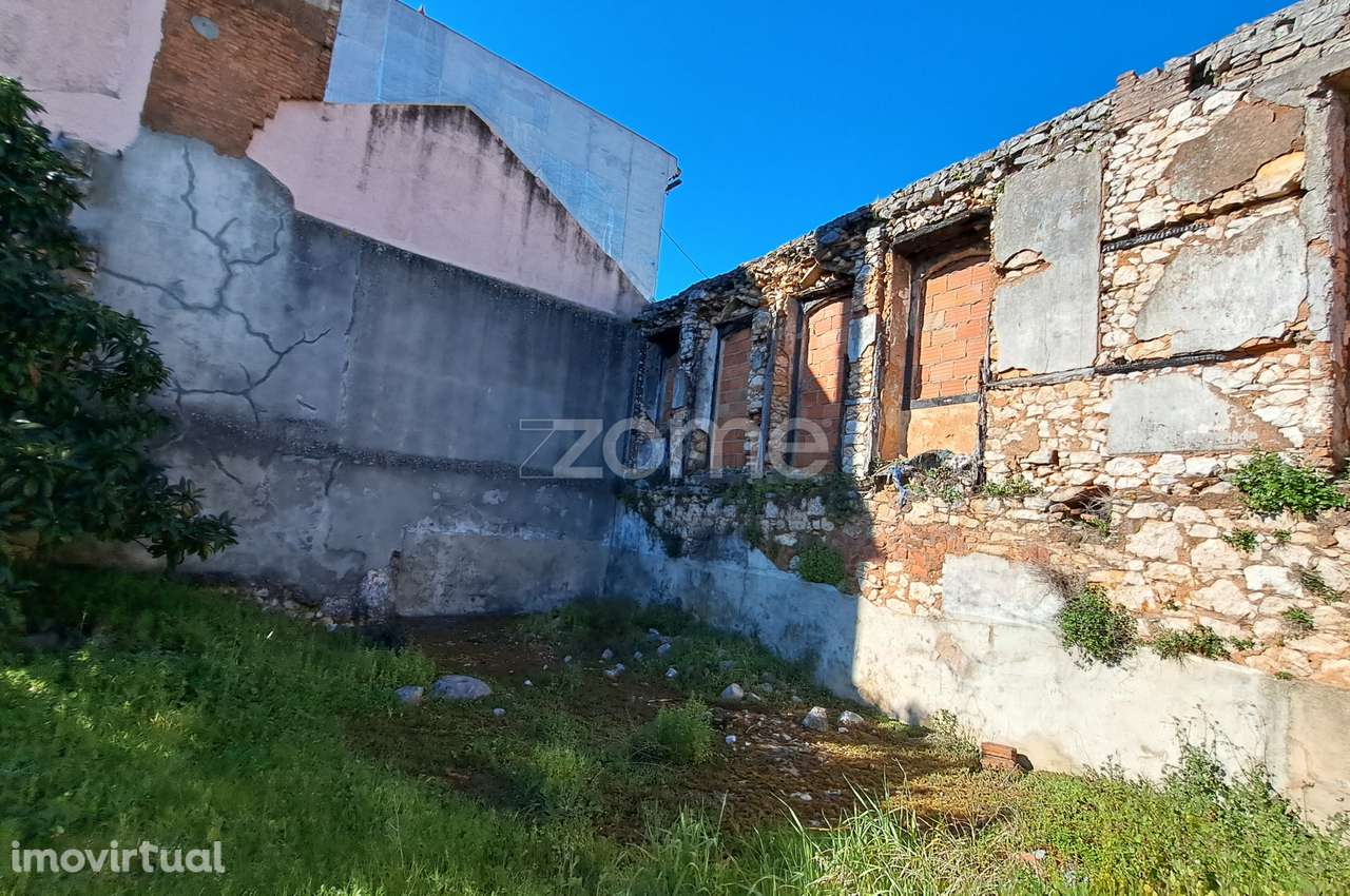Terreno Urbano com Ruína em Mira de Aire - Grande imagem: 5/24
