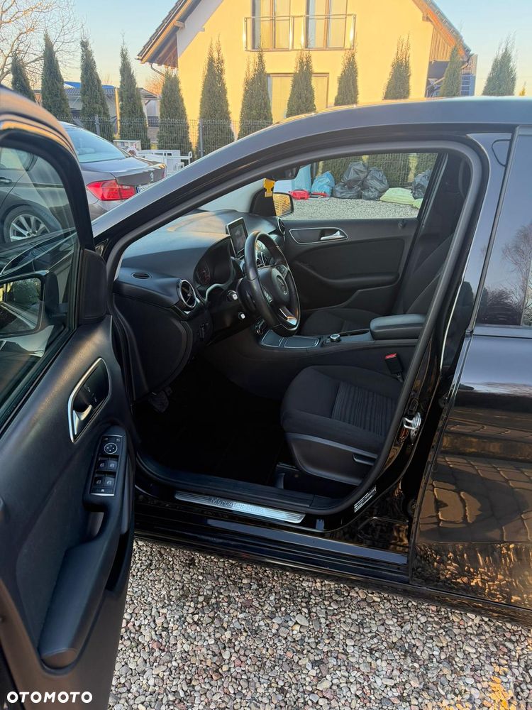 Mercedes-Benz Klasa B 160 7G-DCT Edition - 12