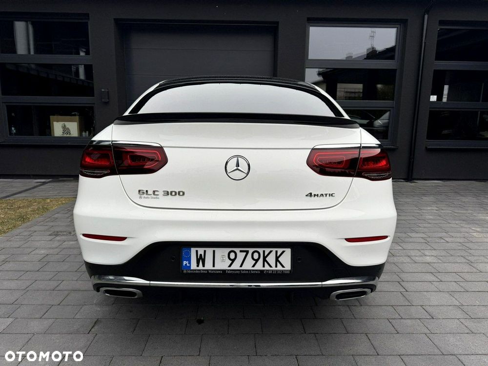 Mercedes-Benz GLC 300 4Matic 9G-TRONIC AMG Line Plus - 9