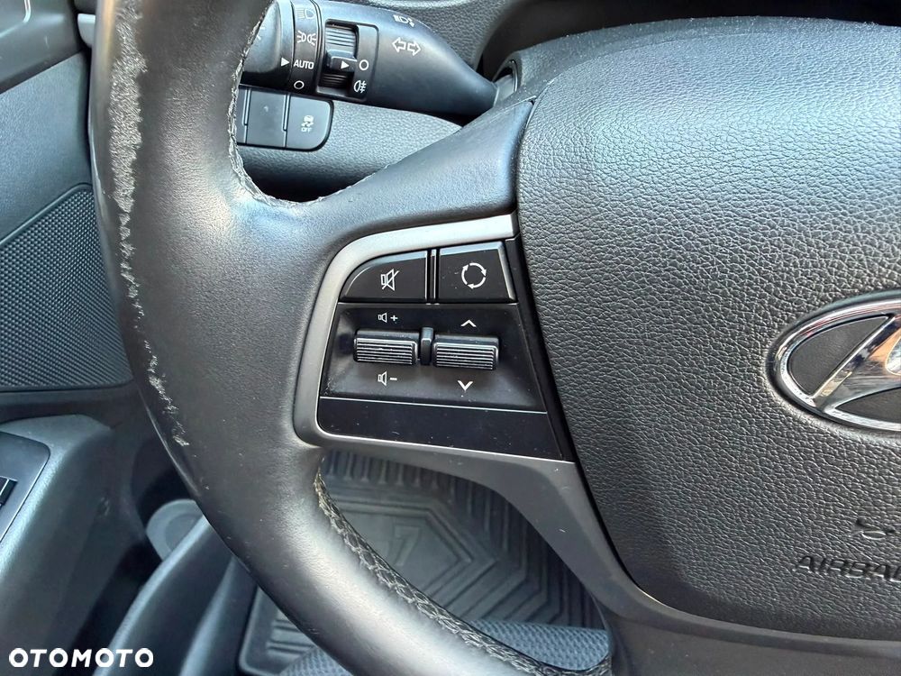 Hyundai Elantra 1.6 Classic Plus - 21