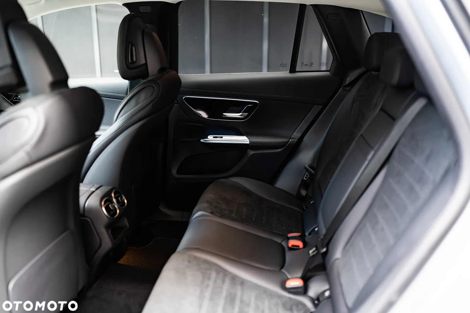 Mercedes-Benz GLC 300 e 4-Matic AMG Line - 13