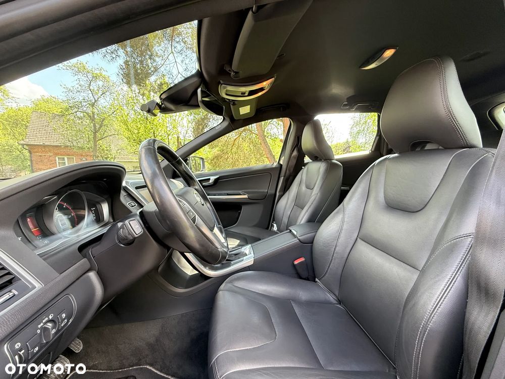 Volvo XC 60 D4 Geartronic Summum - 16