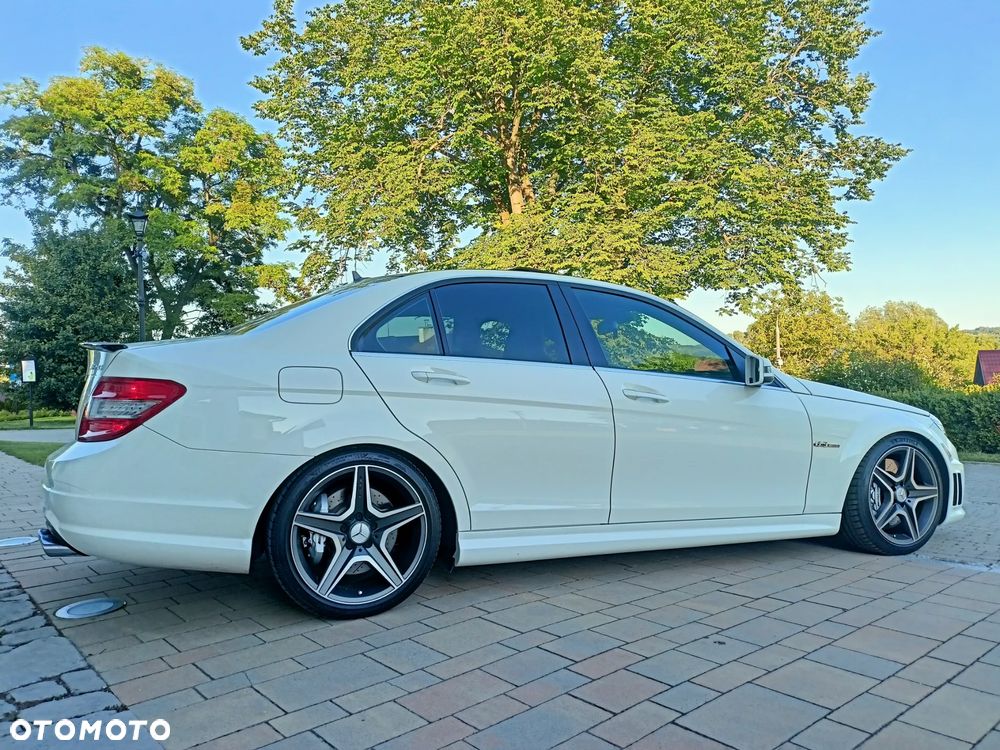 Mercedes-Benz Klasa C 63 AMG - 8