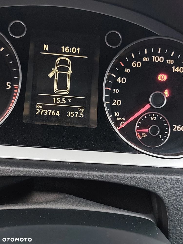Volkswagen Passat 2.0 TDI DPF Highline - 28