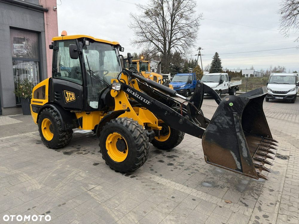 JCB 406 - 2
