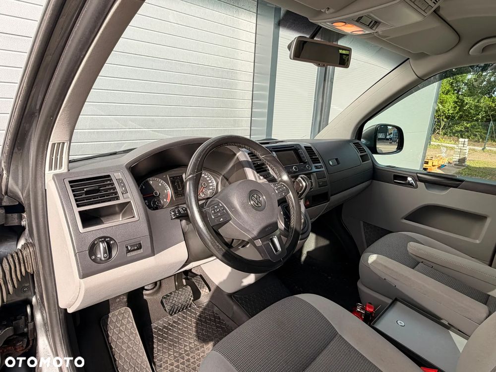 Volkswagen Caravelle - 12