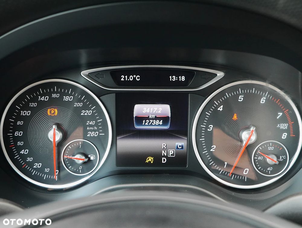 Mercedes-Benz GLA 180 7G-DCT - 15