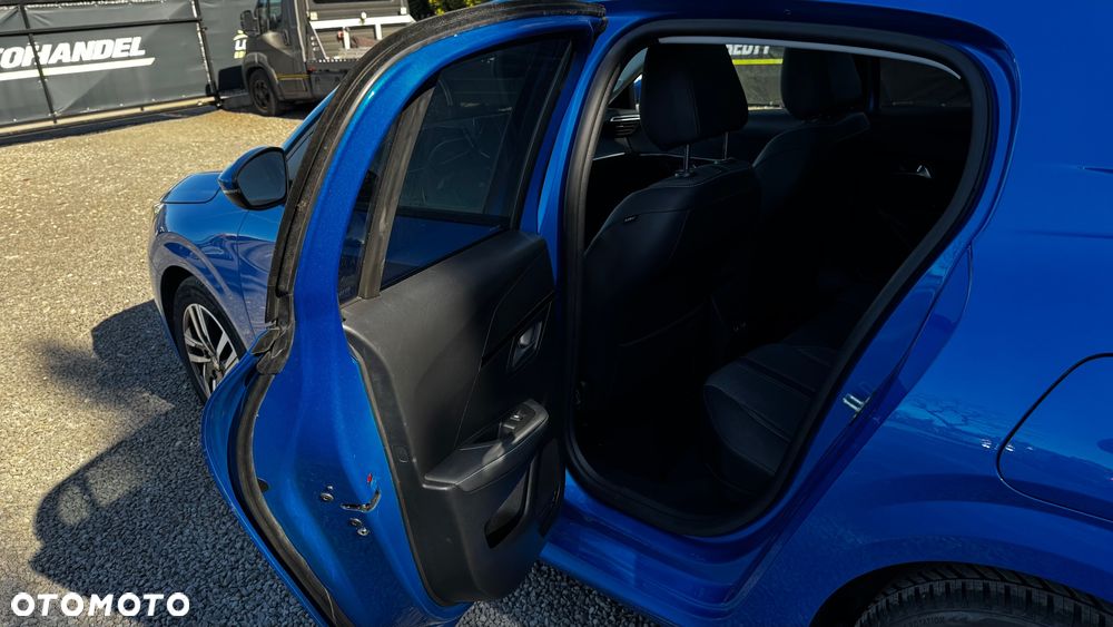 Peugeot 208 PureTech 130 EAT8 Allure - 23