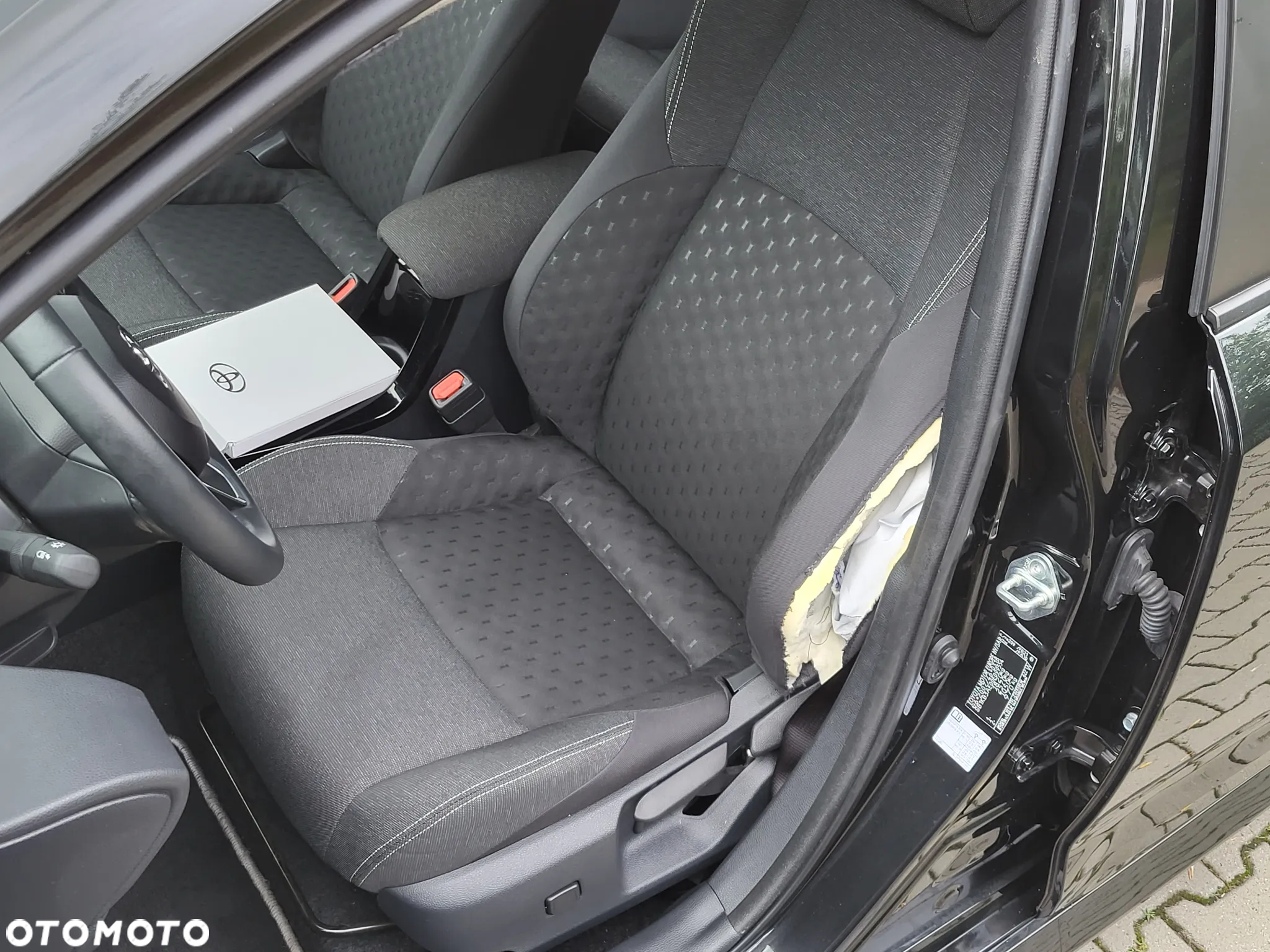 Toyota Corolla 1.8 Hybrid Comfort - 32