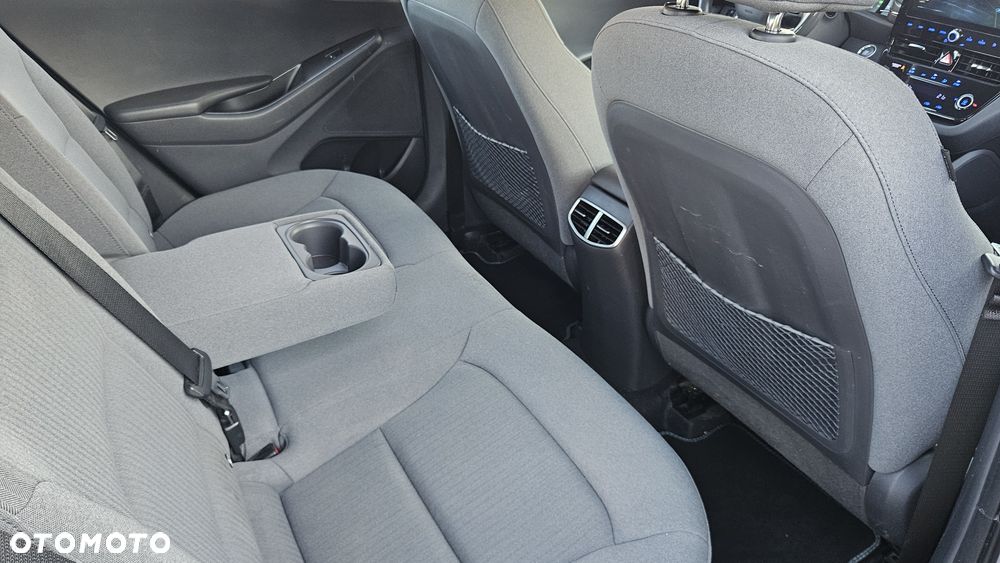 Hyundai IONIQ - 7