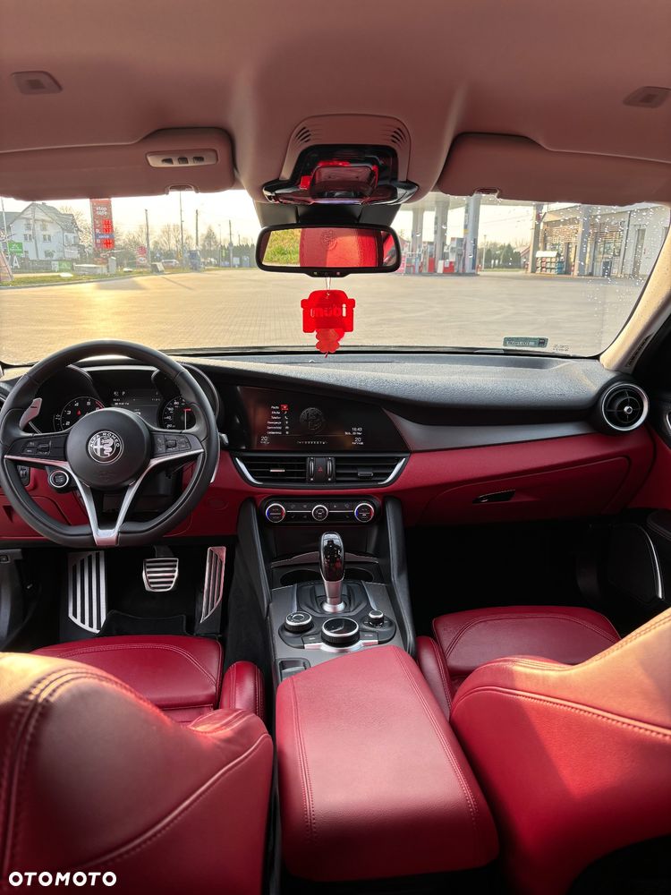 Alfa Romeo Giulia 2.0 Turbo 16V AT8 Veloce Ti - 17
