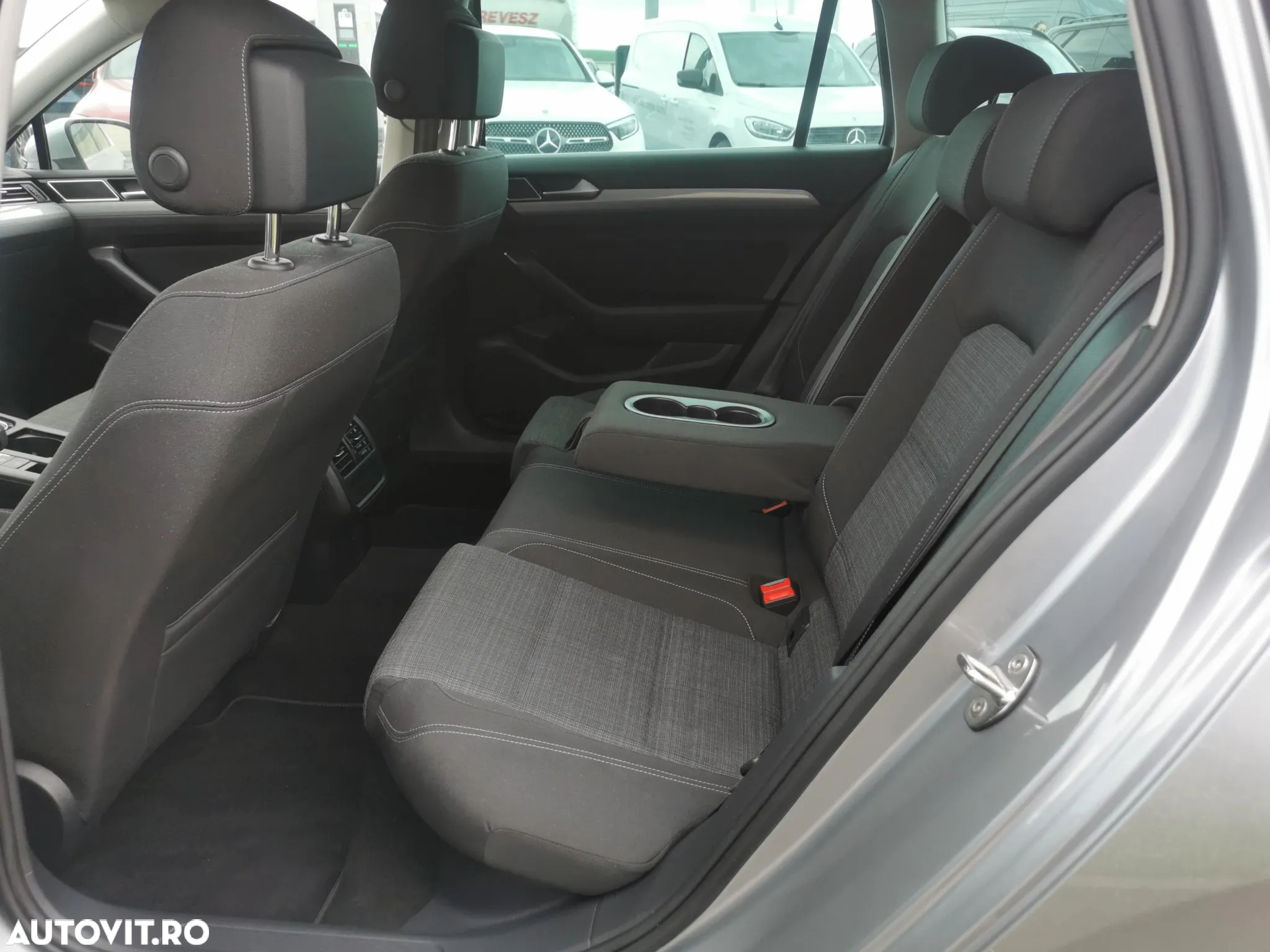 Volkswagen Passat 2.0 TDI SCR DSG Business - 13
