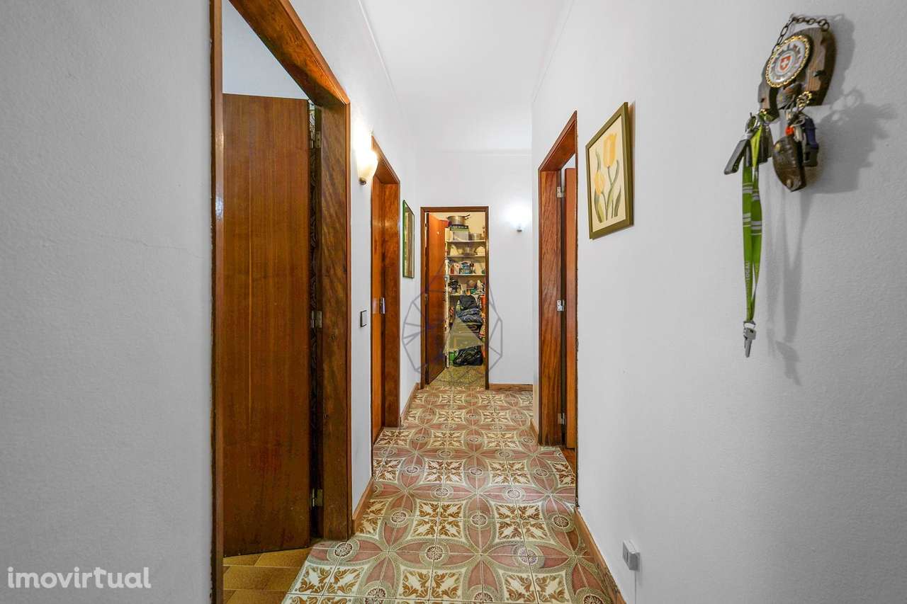 Apartamento T2 com Terraço Privativo em Zona Tranquila de Estômbar - Grande imagem: 4/43