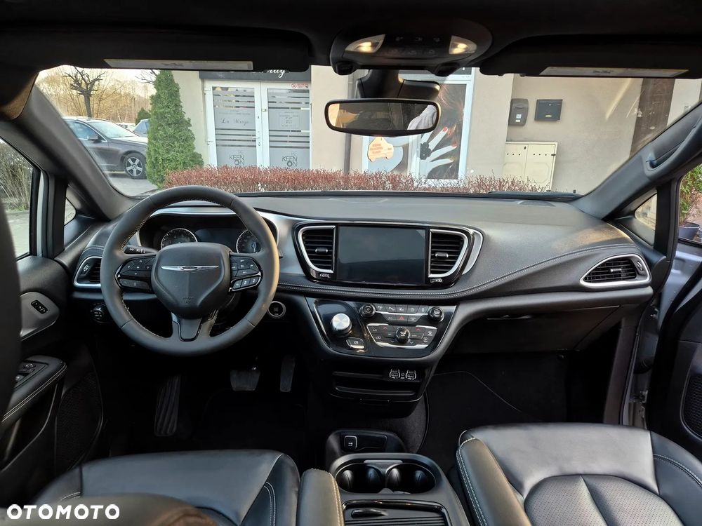 Chrysler Pacifica - 17