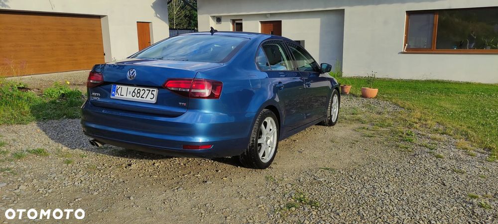 Volkswagen Jetta - 4