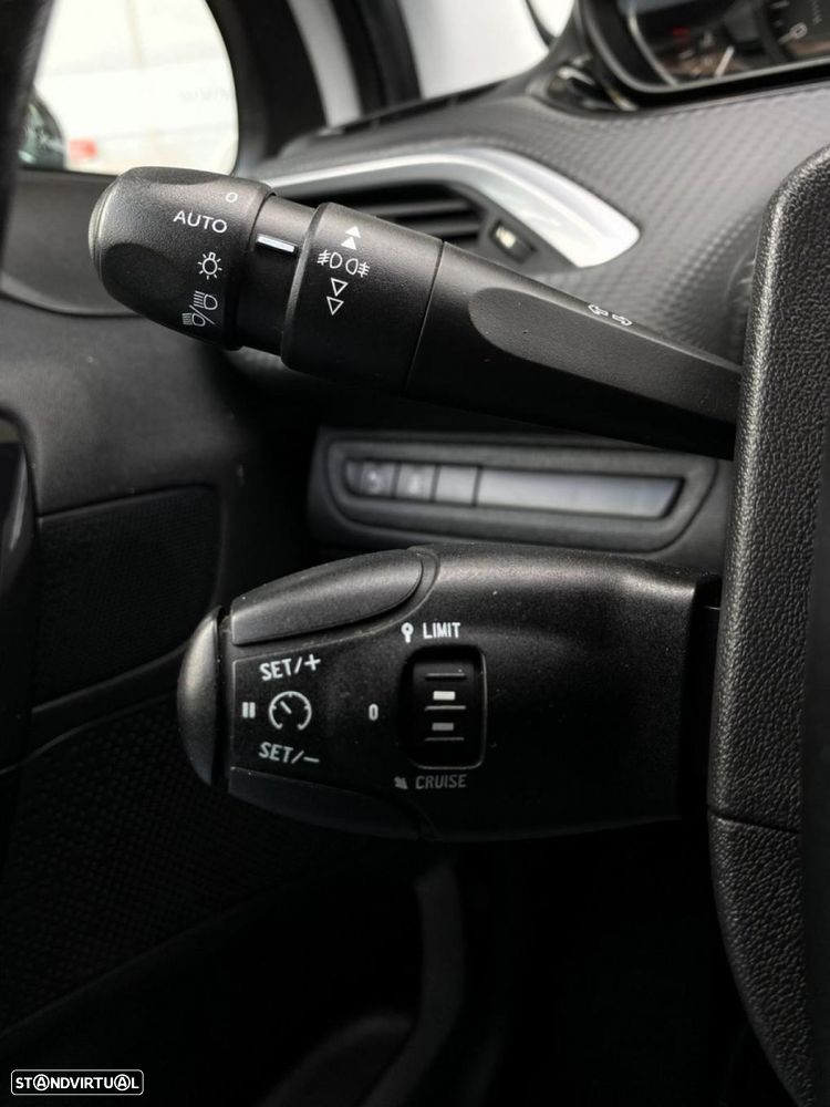 Peugeot 208 1.6 BlueHDi Style - 14