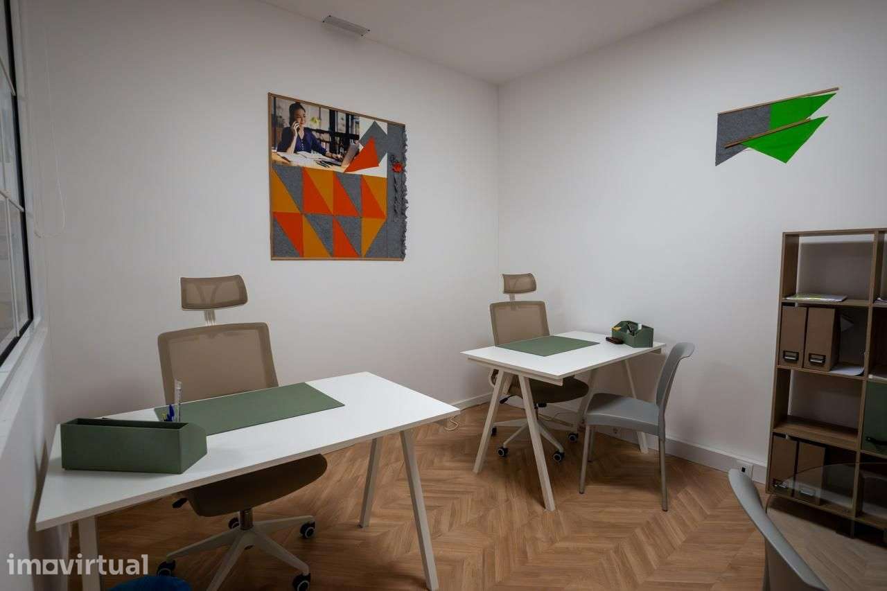 Escritório moderno de 30m² com acessibilidade e montra - Grande imagem: 4/7