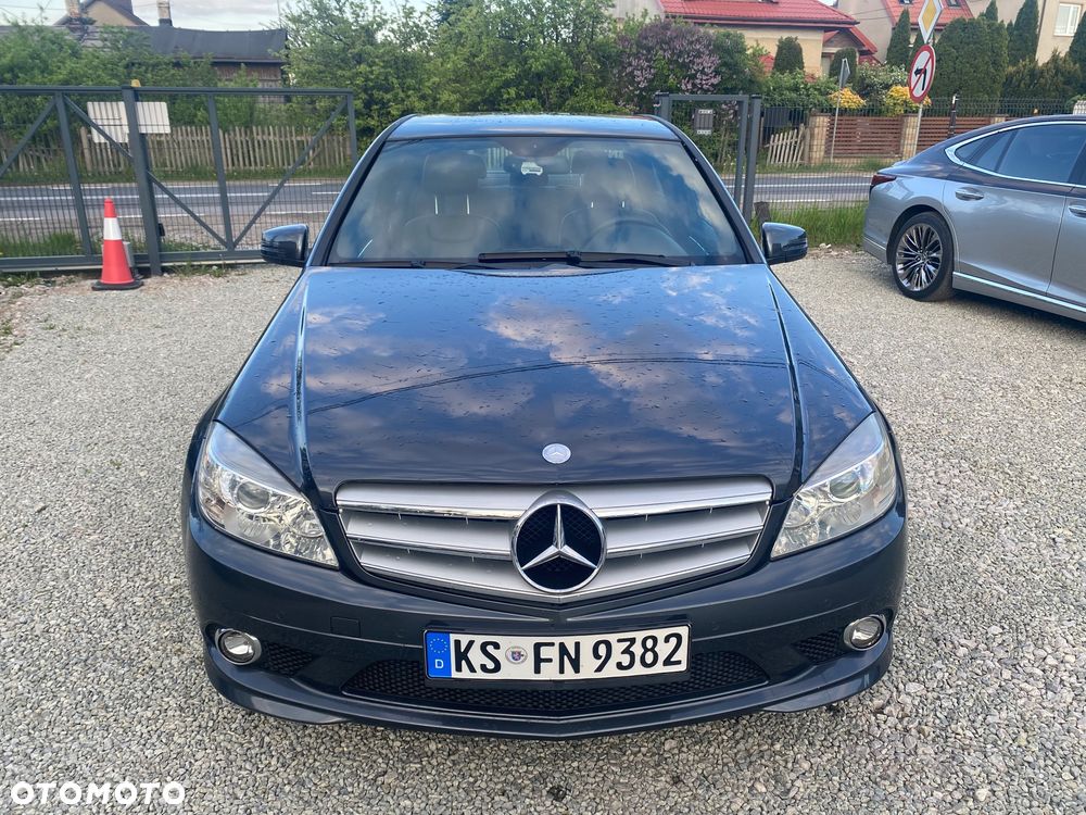 Mercedes-Benz Klasa C 180 CGI BlueEFFICIENCY Avantgarde - 2