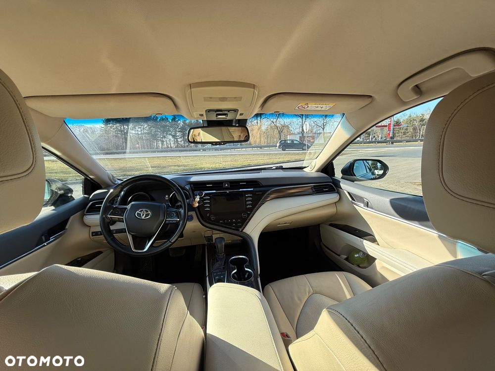 Toyota Camry 2.5 Hybrid Executive CVT - 9